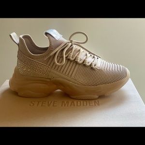 Brand new in box Steve Madden Maxima Blush Multi size 10.